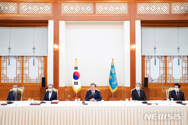 文대통령 ‘방역은 신앙 영역 아냐’ ː 기독교계 ‘공권력으로 종교제한 안돼’ 2.jpg