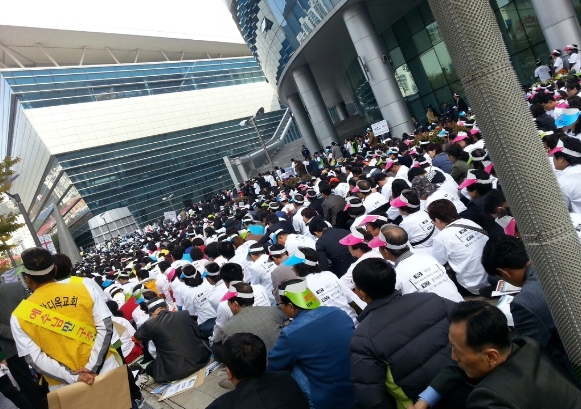 WCC 반대 성회사진1-3.jpg