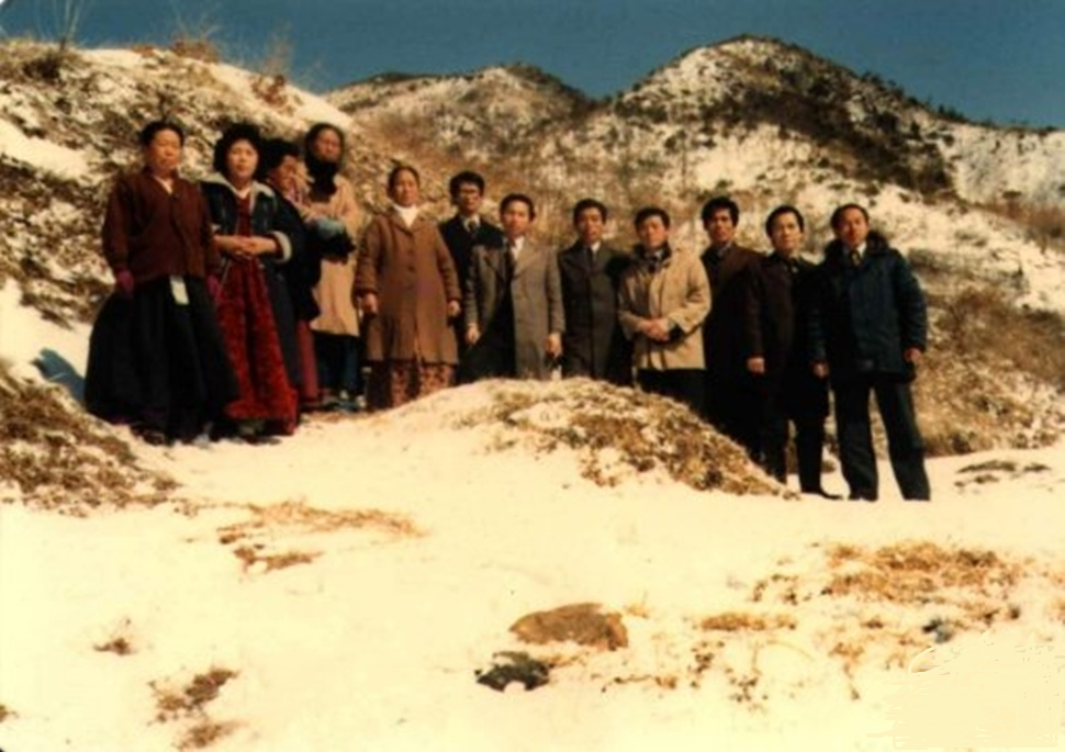 변판원 선생님 묘지.png