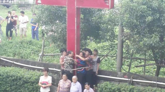 中 허난성 4천여 교회 십자가 강제 철거 2.jpg