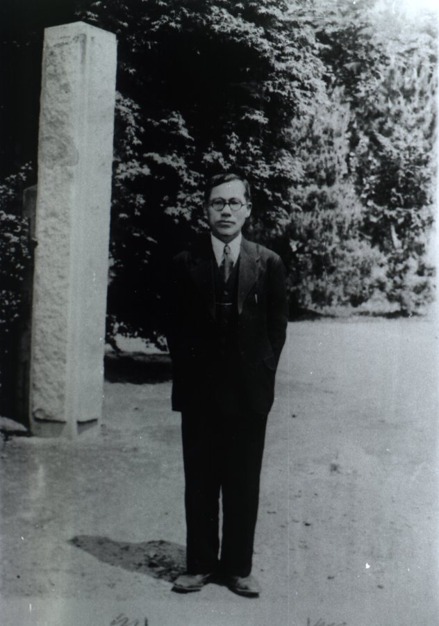 애양원 정문에서 손양원 목사님.jpg