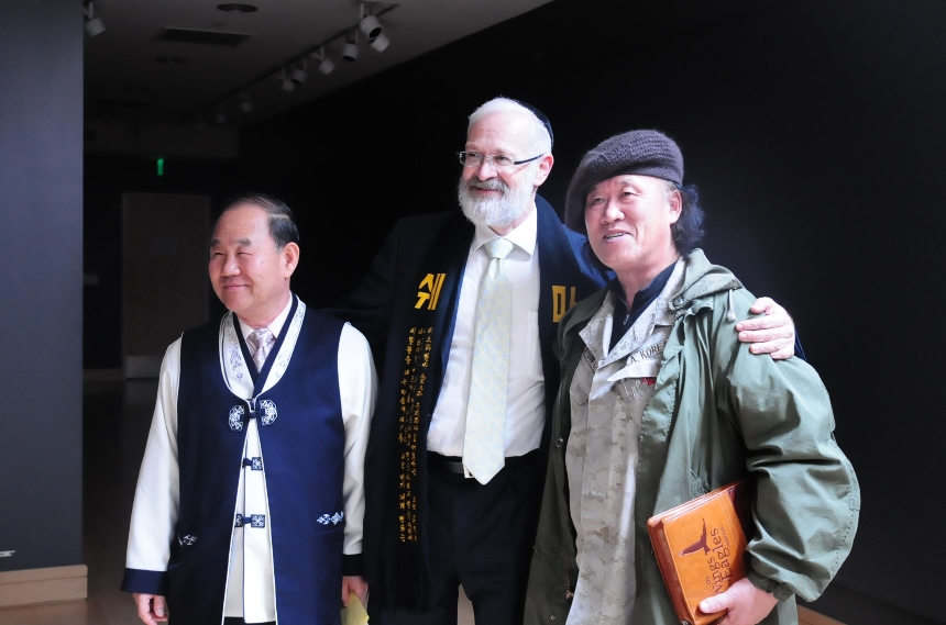 10-2 사진첩-랍비 애들러스타인과 함께2.jpg