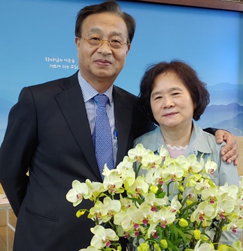 퇴임 앞두고 기념문집 ‘사십’ 출간, 최삼경 목사·장경애 사모 1.jpg