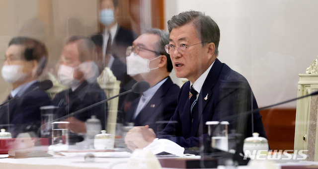 文대통령 ‘교회 전체 신망 해쳐’ … 한교총 ‘예배 포기 못해’(종합)1.jpg