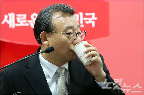 신천지, 이정현 새누리당 대표실 침투.jpg